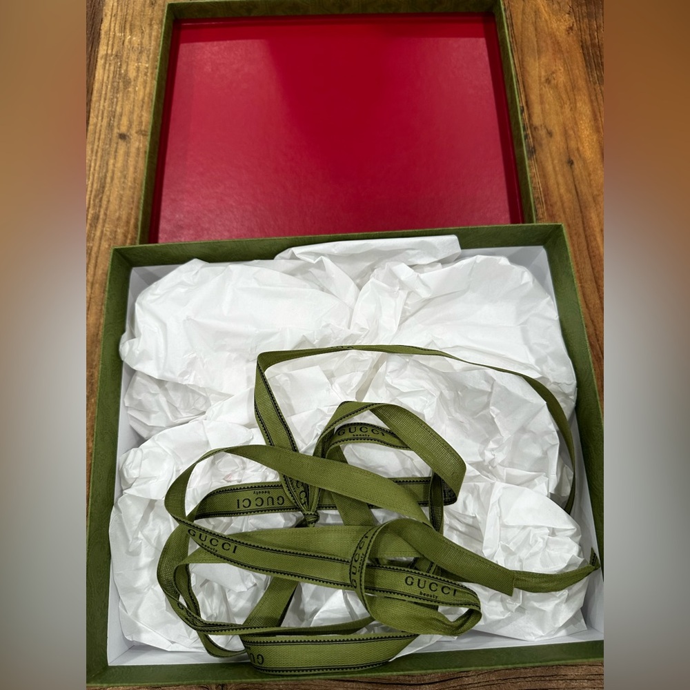 Gucci Beauty Olive Green Embossed Gift Box - Picture 3 of 5